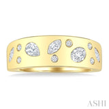1/2 Ctw Scatter Mixed Diamond Cut Bold Gold Fashion Band in 14K Yellow Gold
