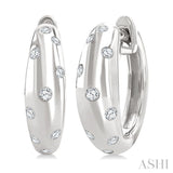 1/6 Ctw Round Cut Diamond Mosaic Huggie Earrings in 10K White Gold