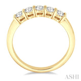 1/2 Ctw Round Cut Diamond Wedding Band in 14K Yellow Gold